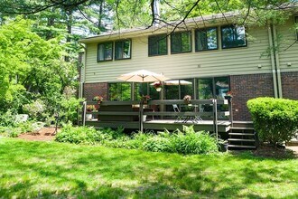 Building Photo - 559 Great Elm Way