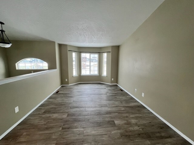 Foto del edificio - 617 N Shamrock Rd