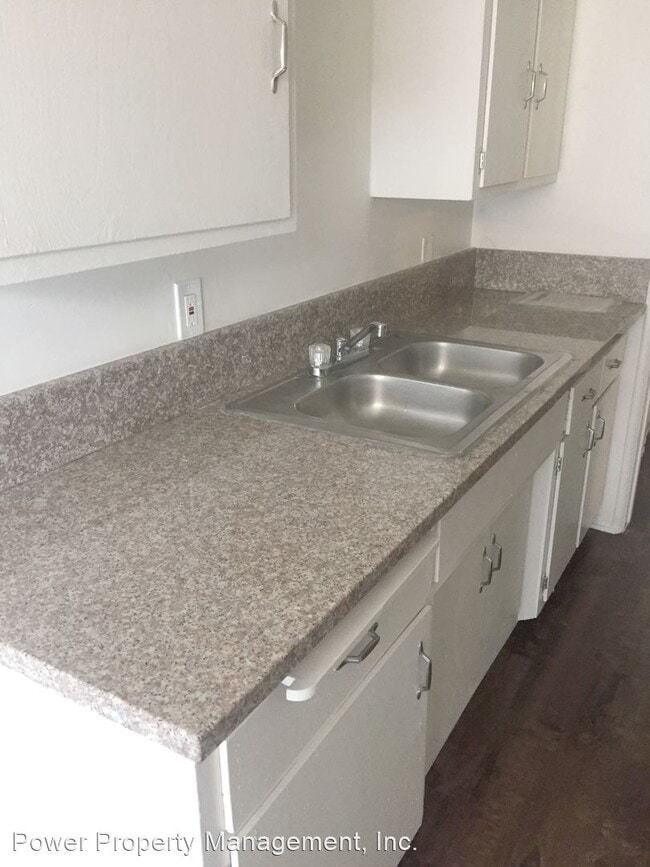 Building Photo - 111-115 E Beach Ave