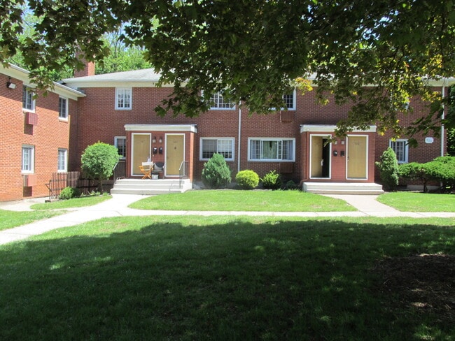 Building Photo - 426 Middle Tpke W
