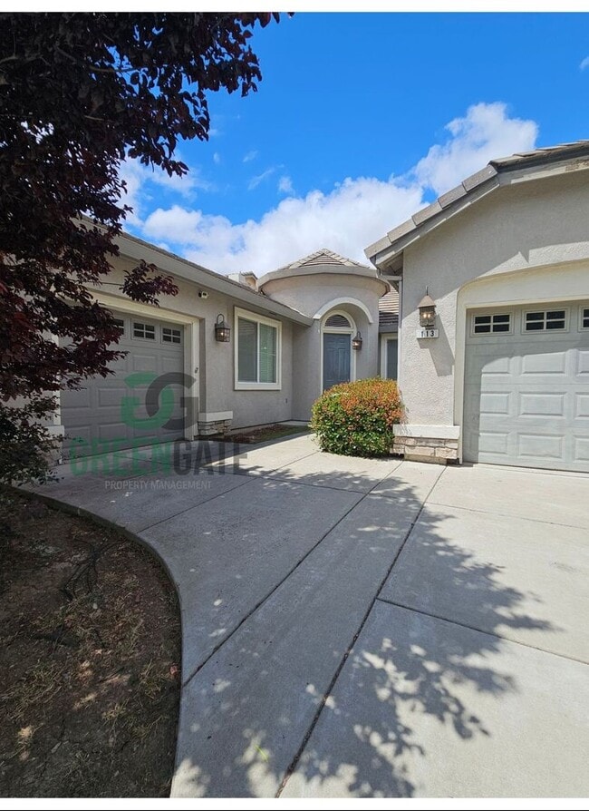 Building Photo - Spacious 4 Bedroom 3 Bath in Patterson! AV...