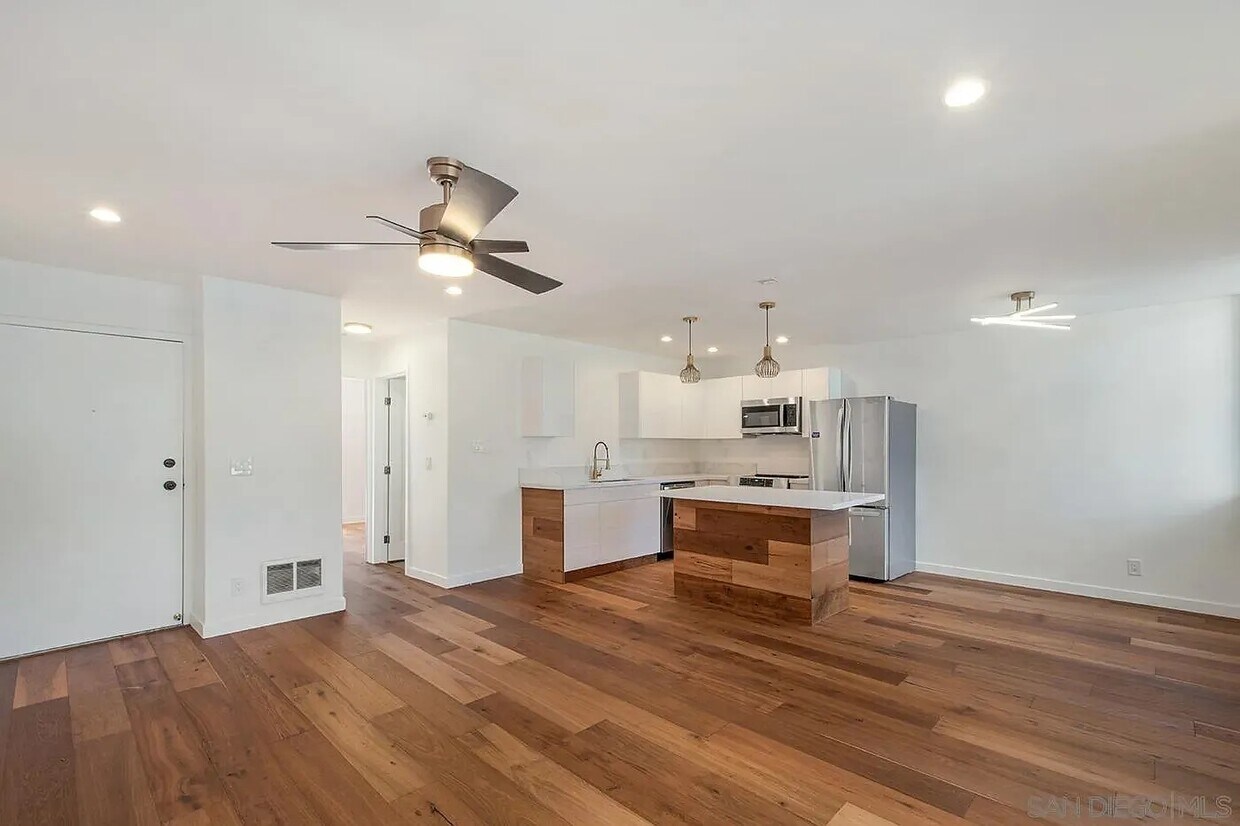 Foto principal - 6182 Agee St