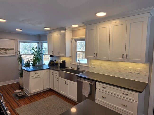 Foto del edificio - 308 E Spooner Rd