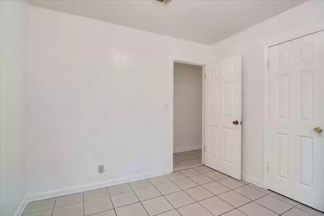 Building Photo - Arden Ct