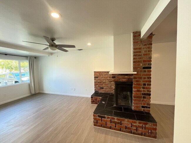 Building Photo - Newly Renovated Home Off Foothill Dr. Close to Cal Poly