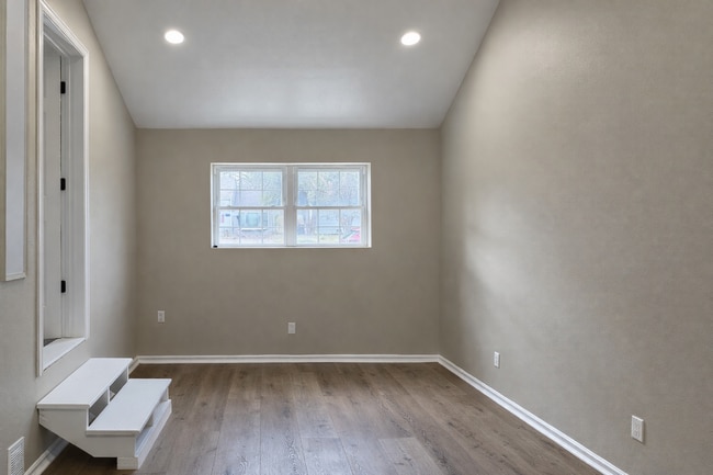 Building Photo - 1220 Garden Dr