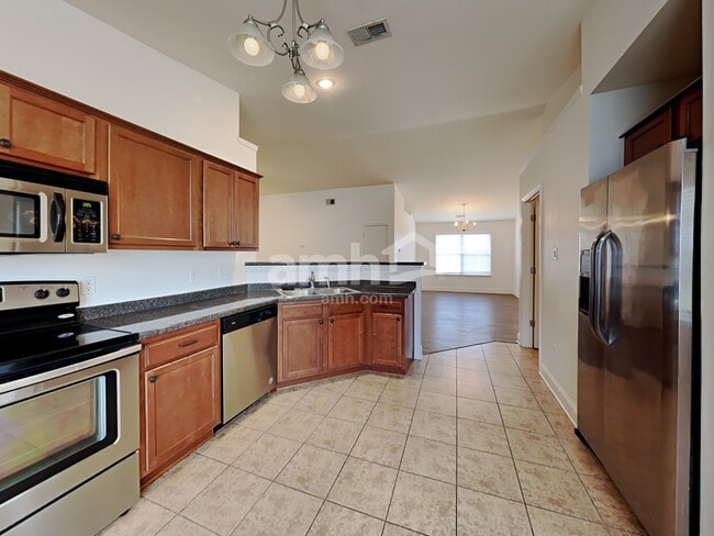 Building Photo - 2961 S Hartland Dr