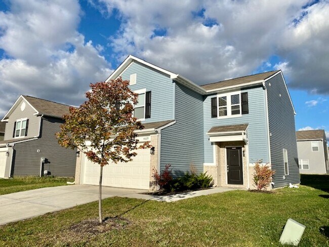 Building Photo - Fantastic 4 Bedroom Home in Lawrence Towns...