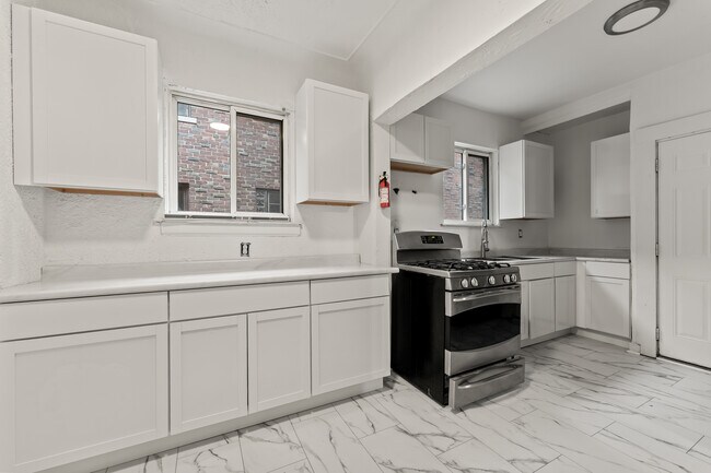 Foto del edificio - 17614 Roselawn St