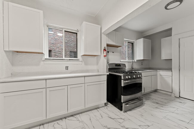 Building Photo - 17614 Roselawn St