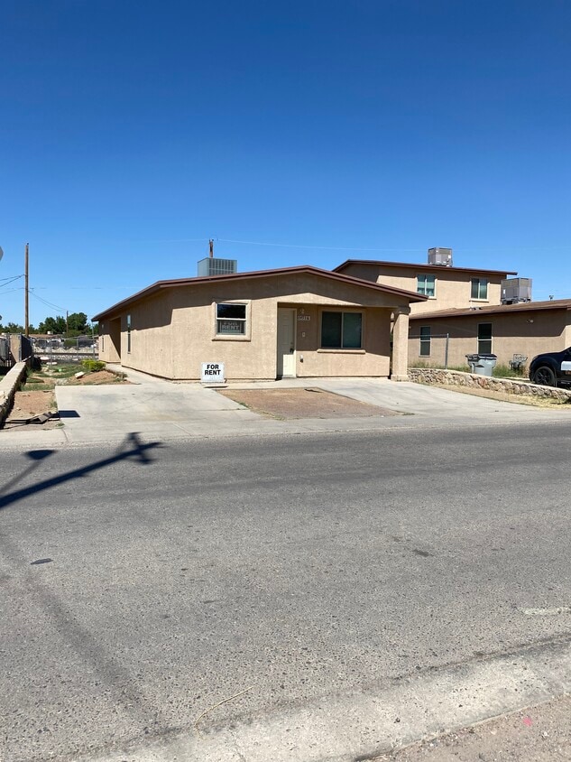 Primary Photo - 8493 Roseway Dr