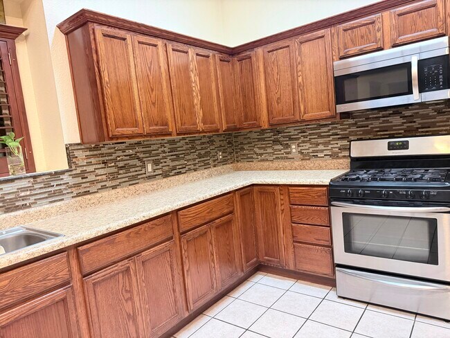 Building Photo - 3637 Tierra Vergel