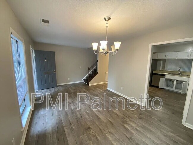 Foto del edificio - 33 Chestnut Ferry Rd