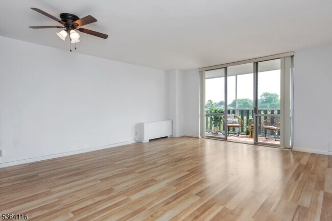 Foto del edificio - 530 Valley Rd