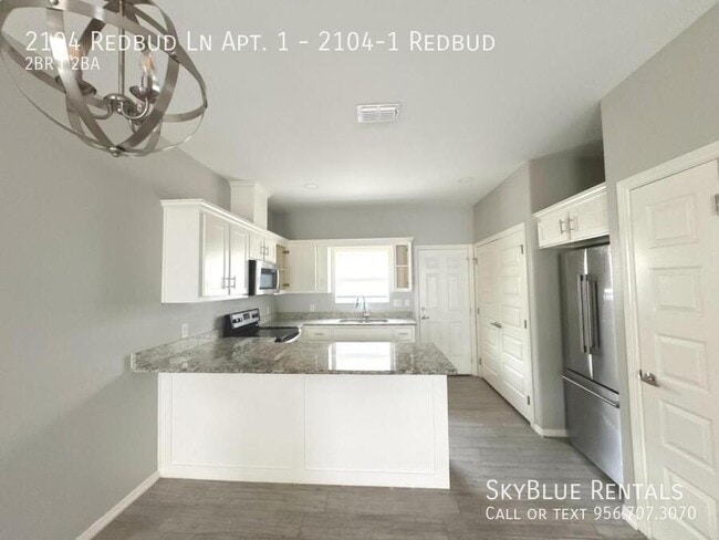 Building Photo - 2104 Redbud Ln