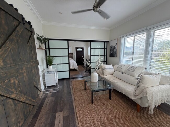 Building Photo - 5919 Lexington Ave