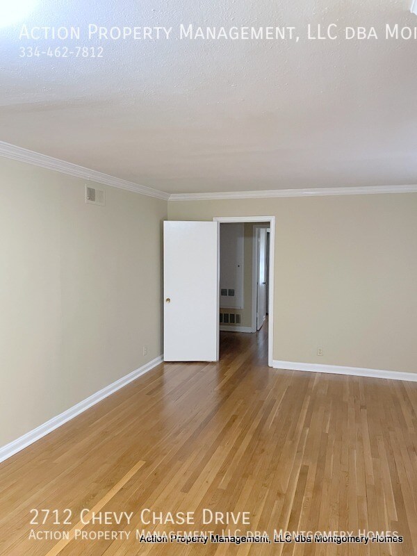 Foto del edificio - 2712 Chevy Chase Dr