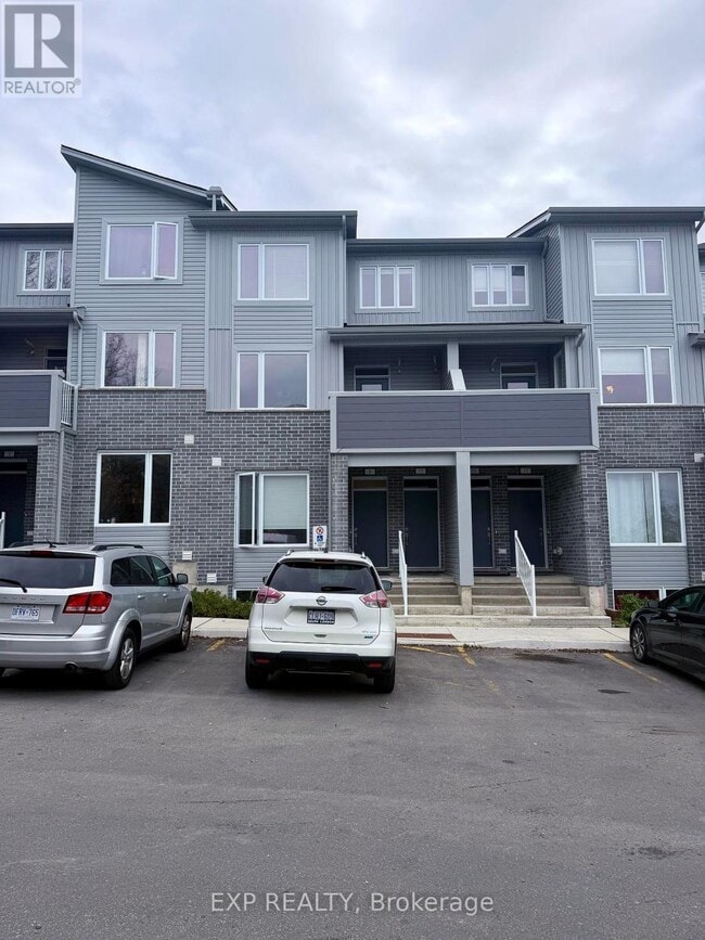 Building Photo - 990 Deveron Crescent