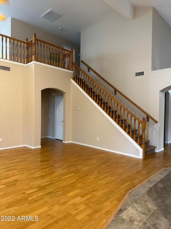 Building Photo - 5927 E Woodridge Dr