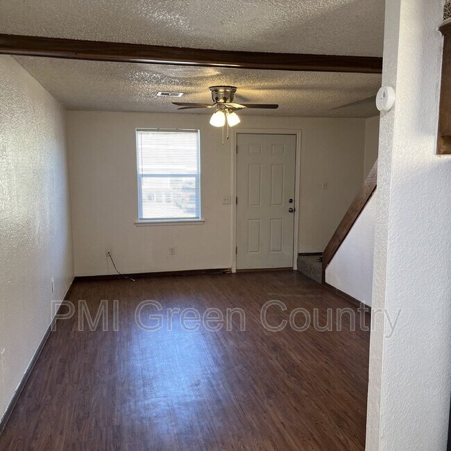 Foto del edificio - 404 E Redwood St