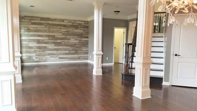 Building Photo - Luxury Living! 4 Sided Brick! Move in Ready!