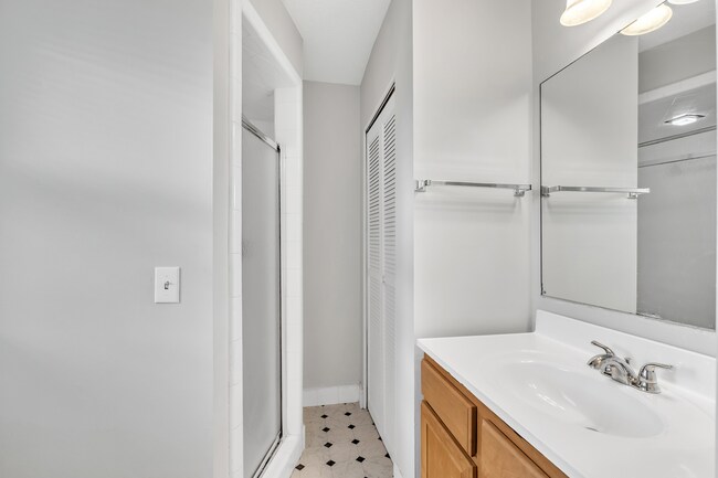 Foto del edificio - 2 Bedroom Walking Distance to NCSU!