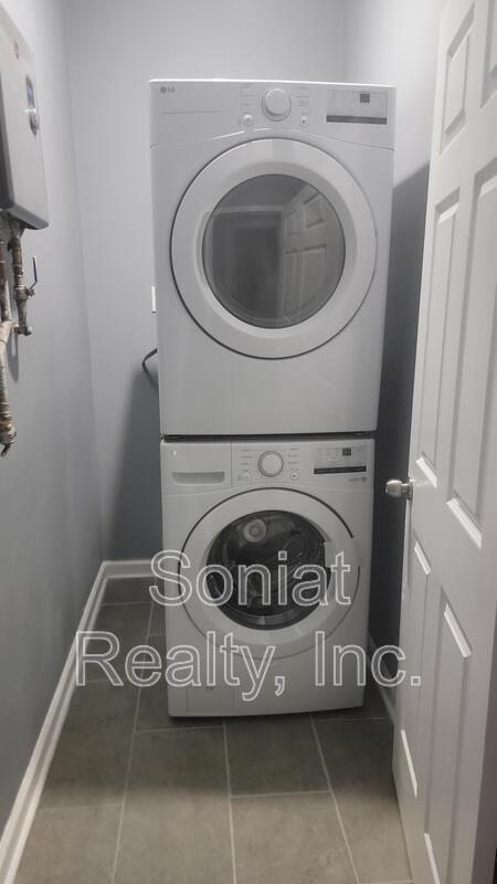 Building Photo - 1725 Nunez St