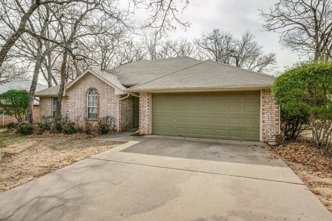 Foto del edificio - 2508 Oak Park Dr