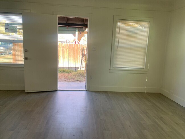 Foto del edificio - Newly remodeled 1 Bedroom 1 Bath