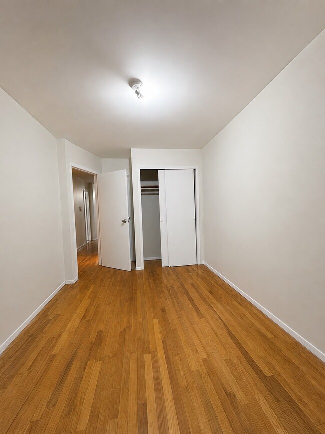 Foto del edificio - 3223 105th St