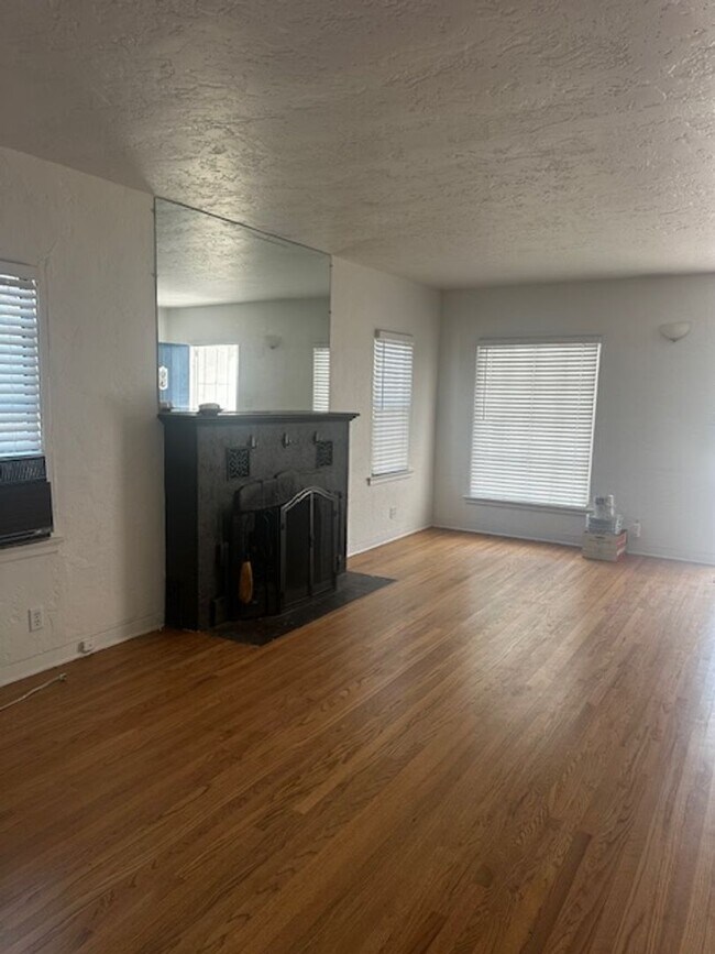 Foto del edificio - Desirable Westside Home!