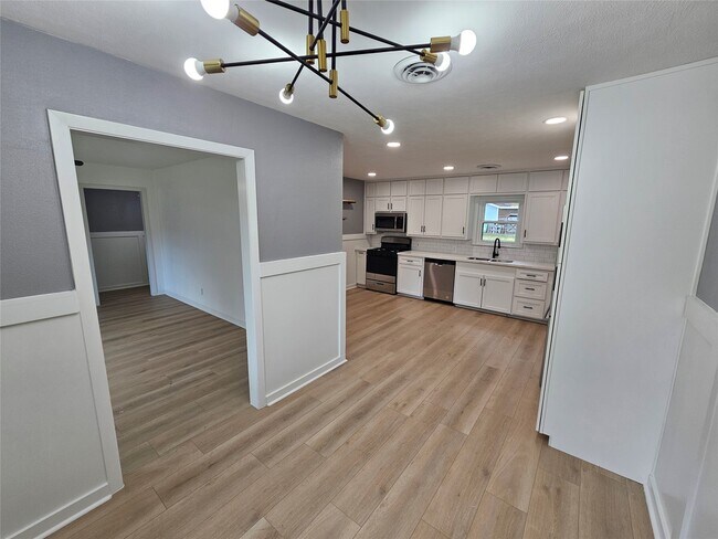 Foto del edificio - 1300 Lawrence St