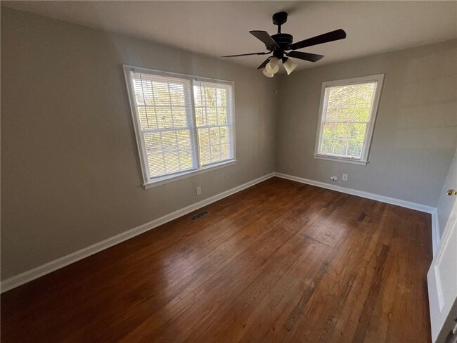 Foto del edificio - 2254 N Shallowford Rd