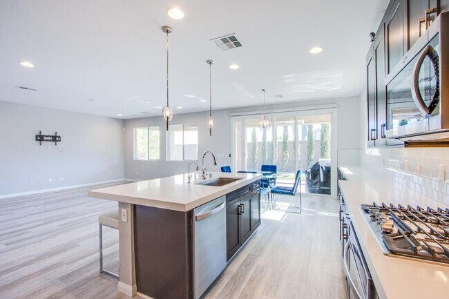 Building Photo - BEAUTIFUL 3 Bedroom, 3 Bath home with a loft Located in Southern Highlands