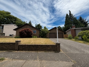 Building Photo - 11820 SW Belmont Terrace