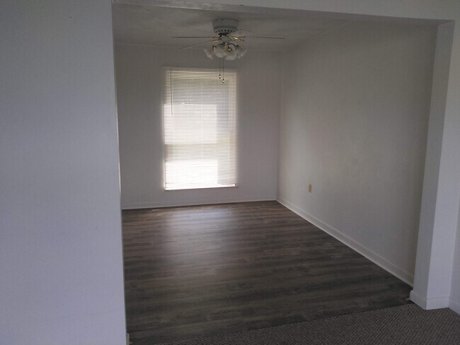 Building Photo - 141 Spruce Ct