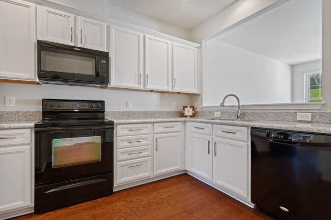 Foto del edificio - 2be / 2.5ba Townhome Near Hope Valley Farms!