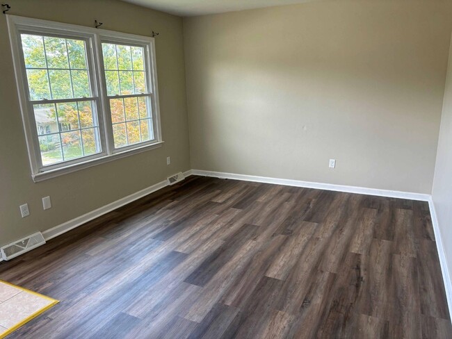 Building Photo - 5467 Winterset Dr