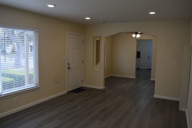 Building Photo - 3 br, 1 bath House - 2401 FERNWOOD AVENUE