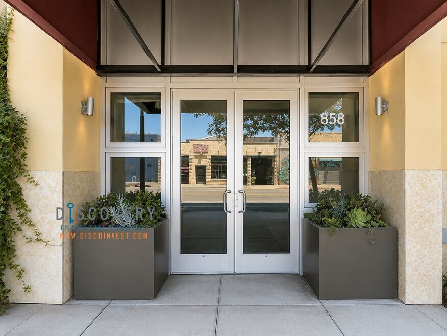 Modern Live/Work Loft At Market Square In Old Oakland