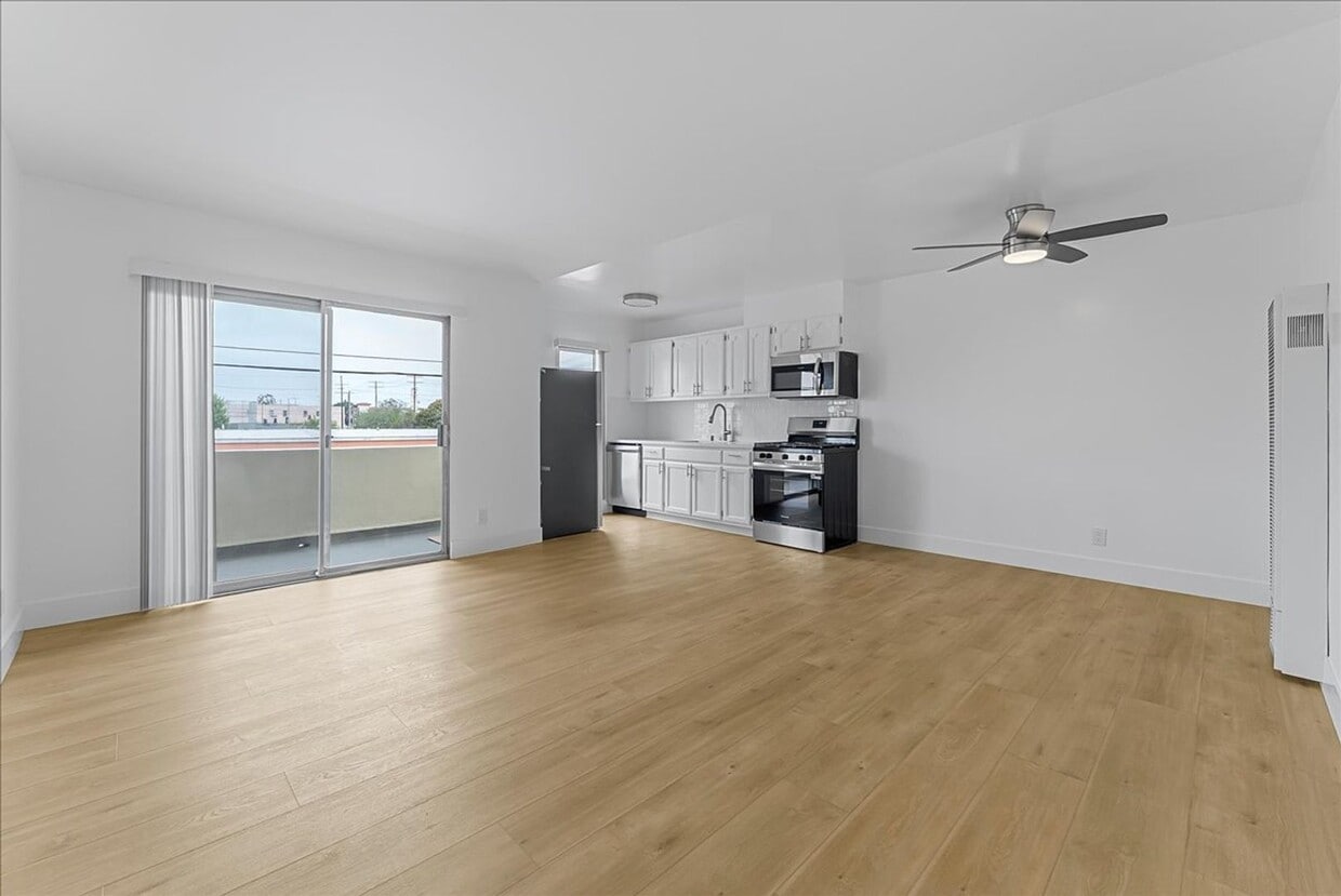 Primary Photo - 604 W G St