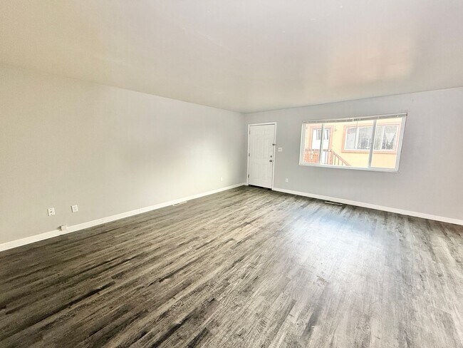 Building Photo - 990 Westmoreland Rd