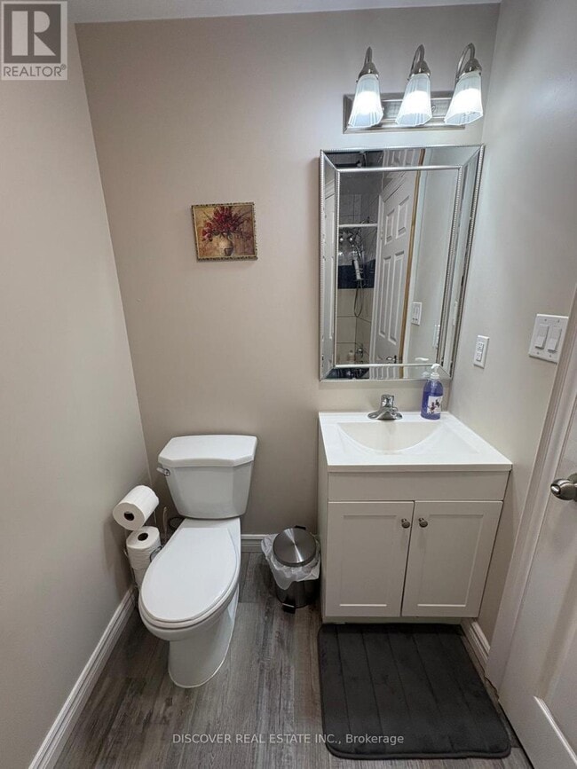 Building Photo - 963 Hampton Crescent