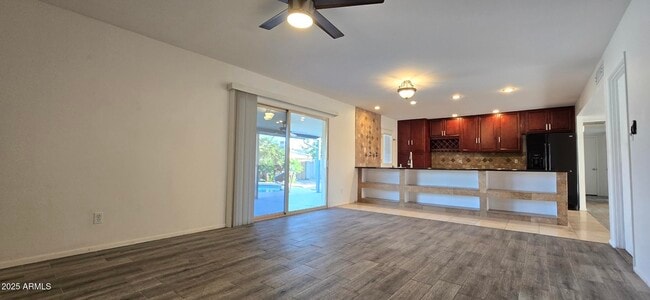 Building Photo - 2132 E Oxford Dr