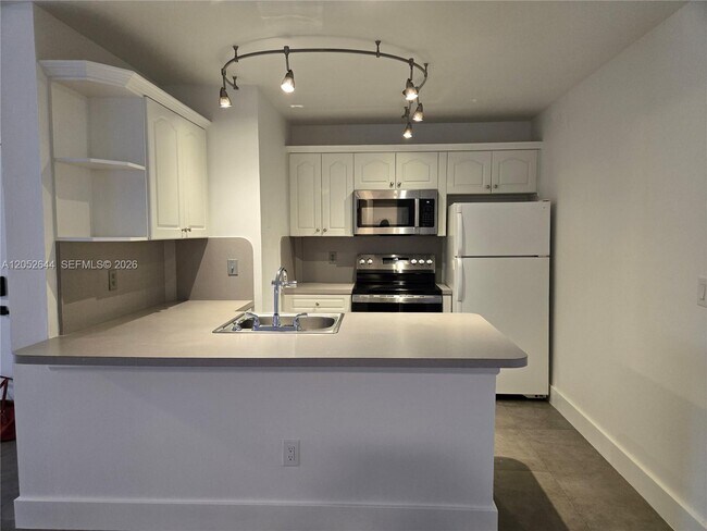 Foto del edificio - 18324 NW 68th Ave