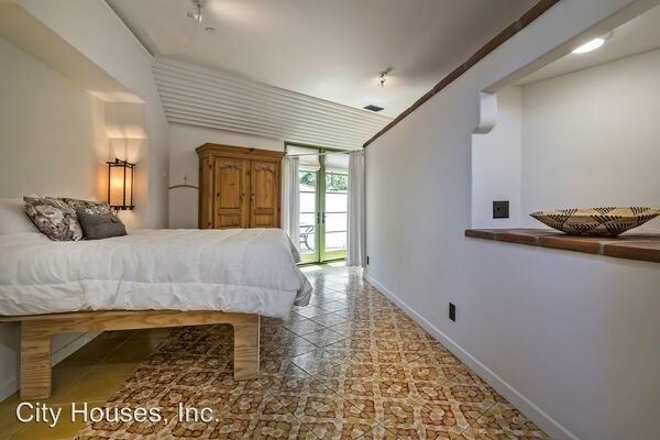 Building Photo - 2 br, 2 bath  - 225 East Cota St Unit 1