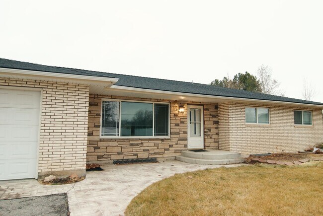 Foto del edificio - Spacious 6 Bed / 3 Bath Home in Rigby!