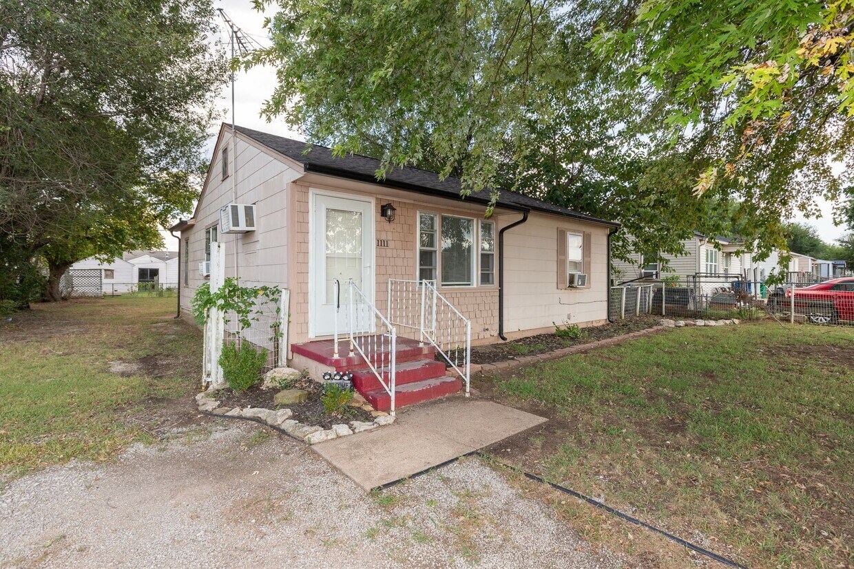Primary Photo - Cozy Sand Springs Bungalow!