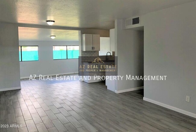 Foto del edificio - 1526 W North Ln