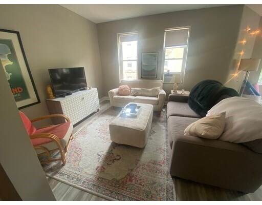 Foto principal - 1870 beacon St
